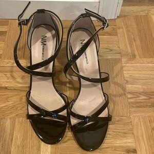 Neiman marcus black sandals patent NWT